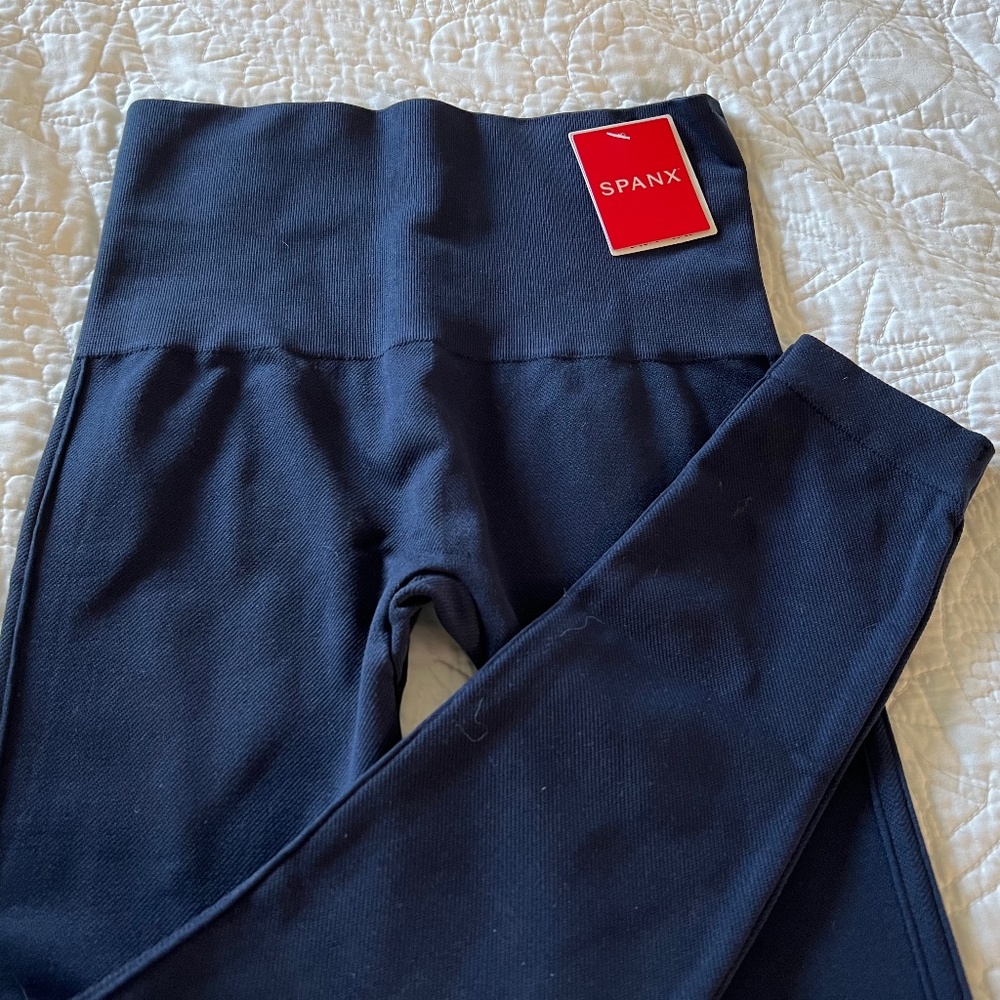 NWT Spanx Look at Me Now Seamless Leggings Small